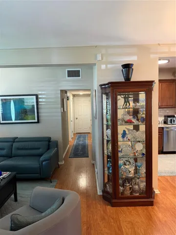 Hall to bedrooms
