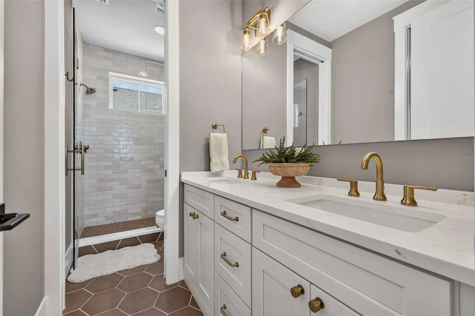 Upstairs Hall Bathroom
