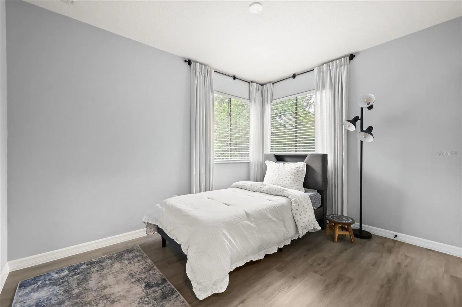 Upstairs guest room 1