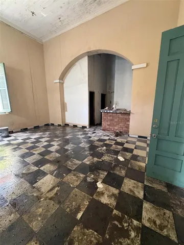Second-floor salon with arched opening