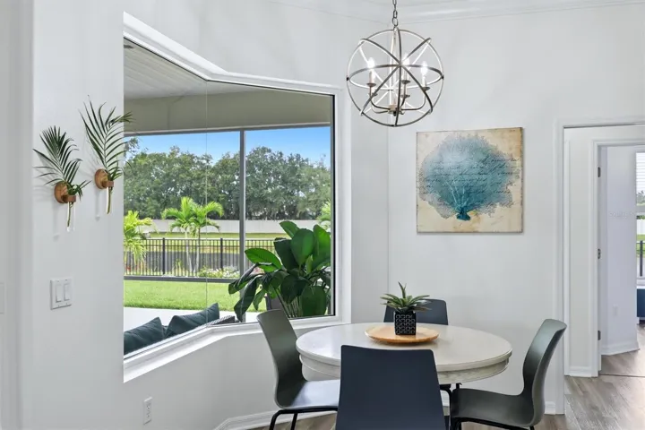 Dinette with aquarium window