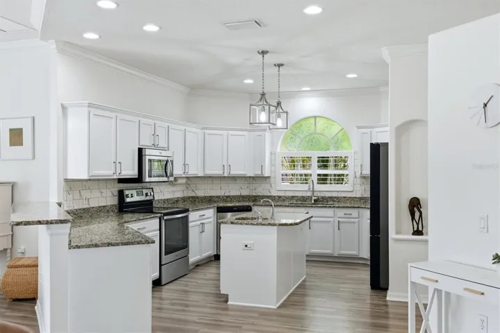 Island with additional sink
