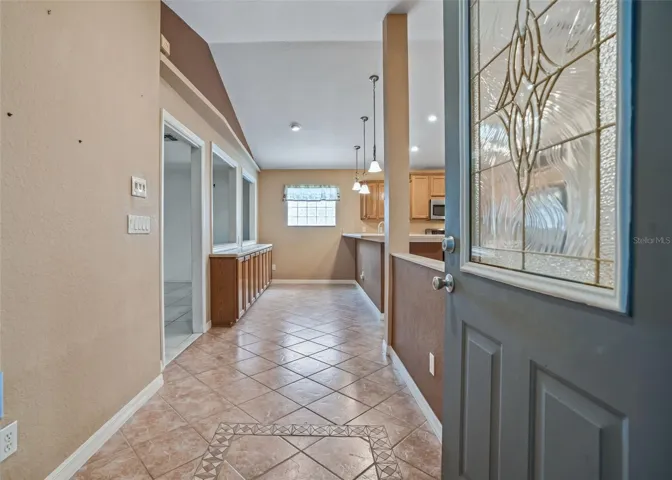 Main door w/Elegant leaded glass door w/sidelight accent