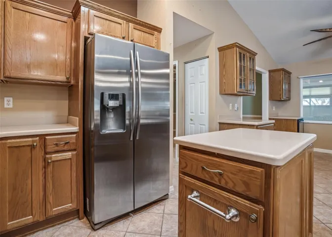 Stainless appliances &amp; Center Island