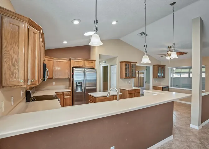 Huge Breakfast bar W/Upgraded Pendant Light Fixtures