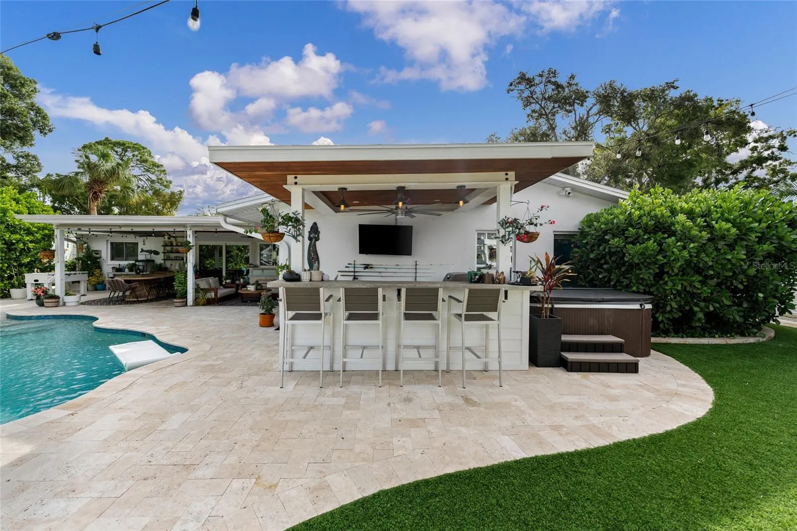 Outdoor Kitchen/Bar Area &amp; Hot Tub