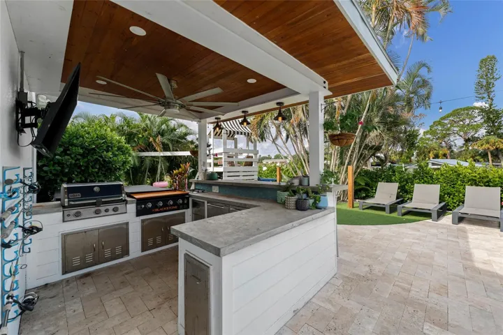 Outdoor Kitchen