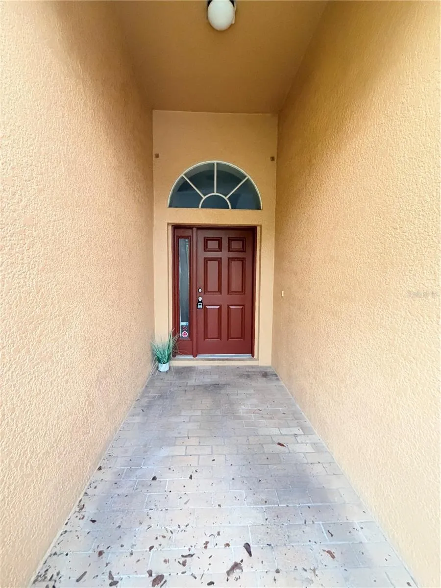Screened Entryway