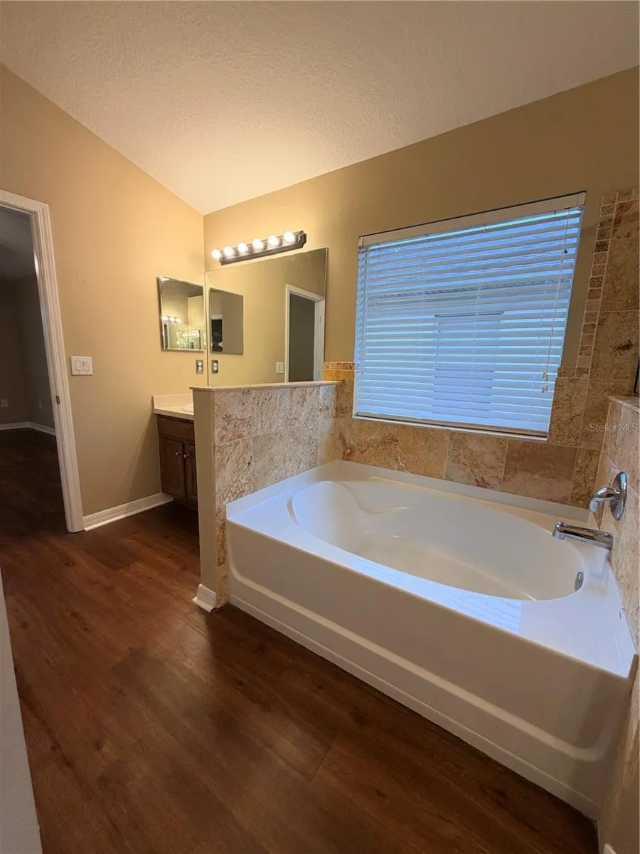 Primary En-Suite Bathroom