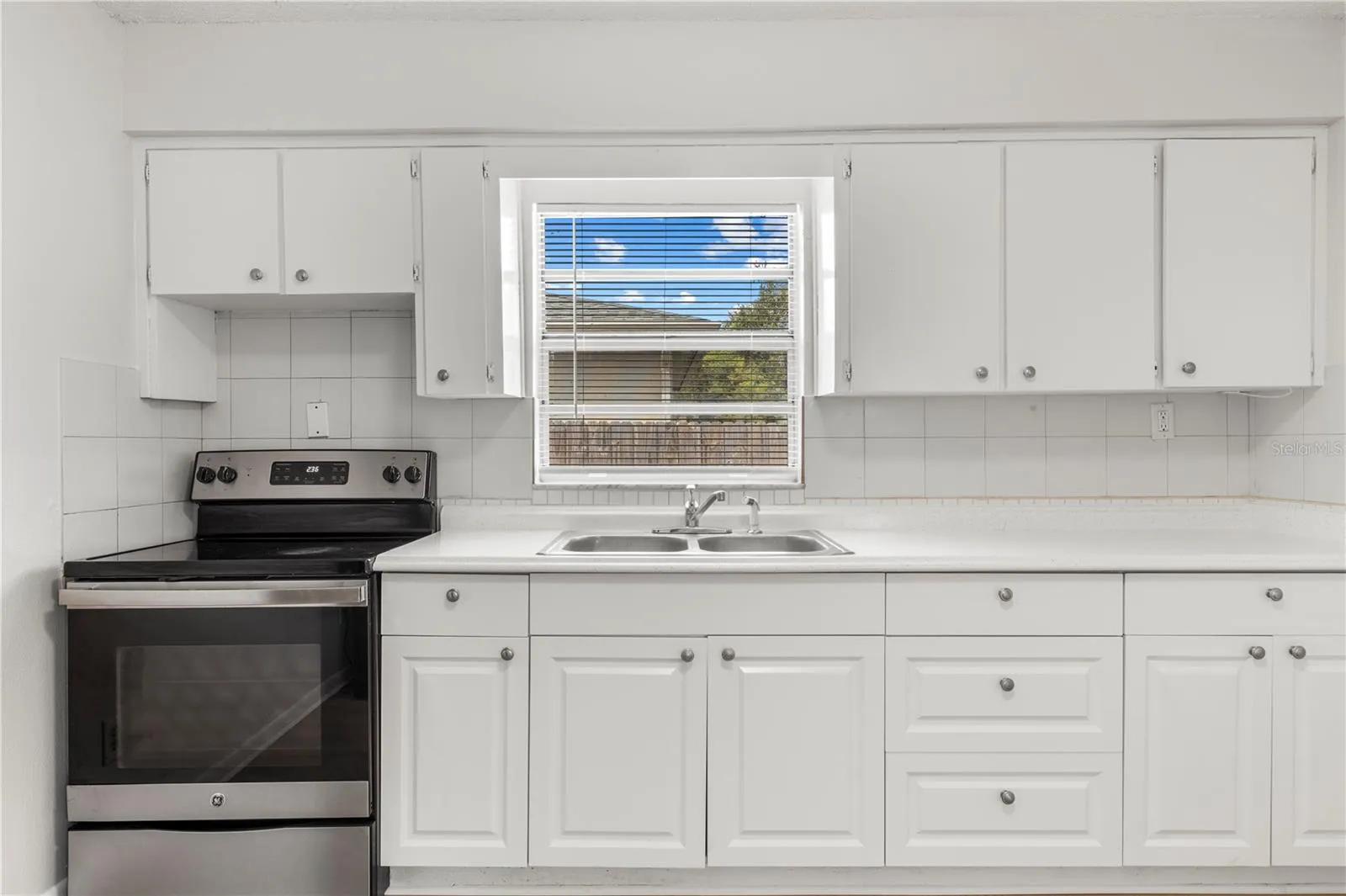 Unit B -Kitchen