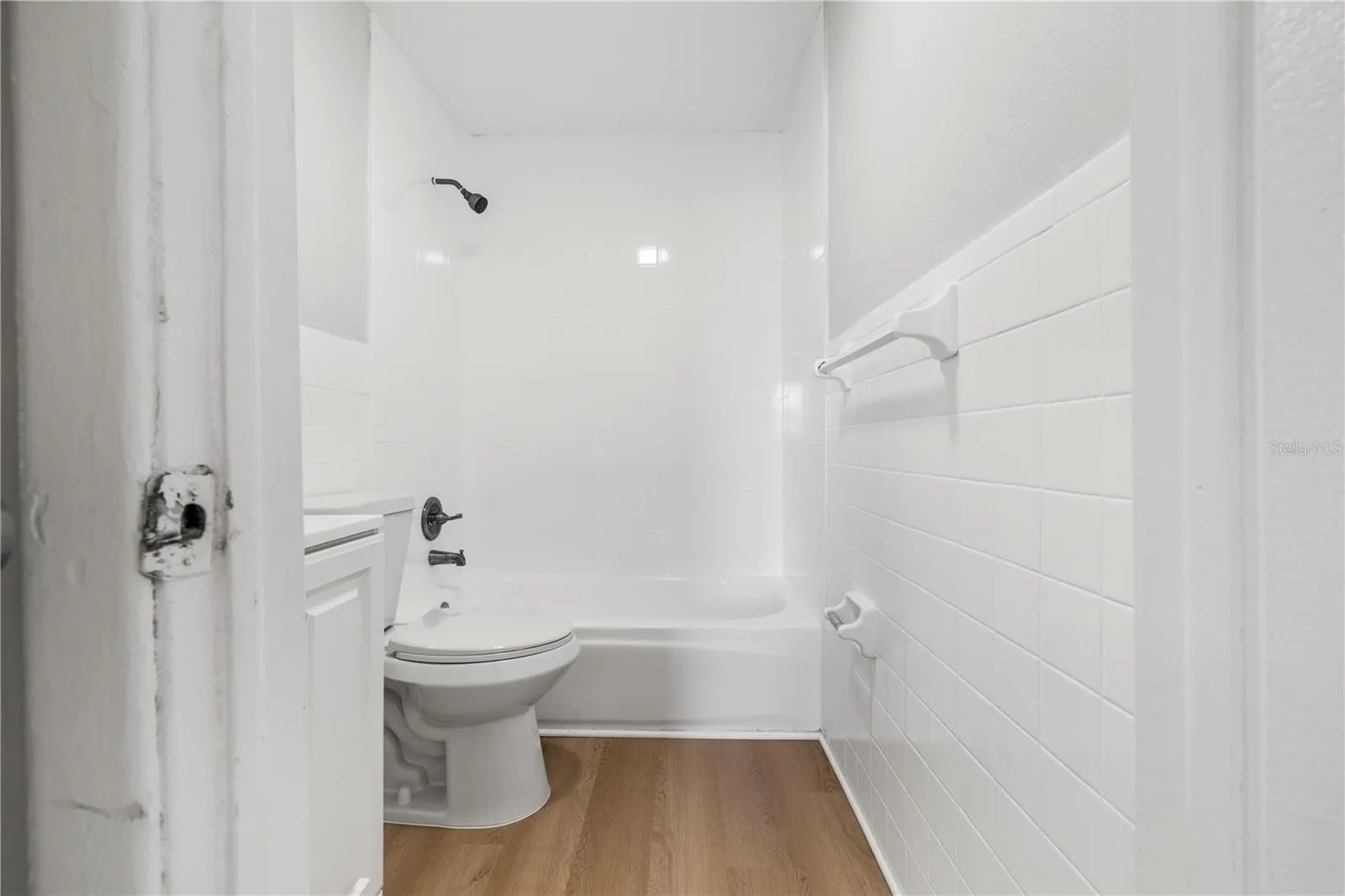 Unit B -Bathroom