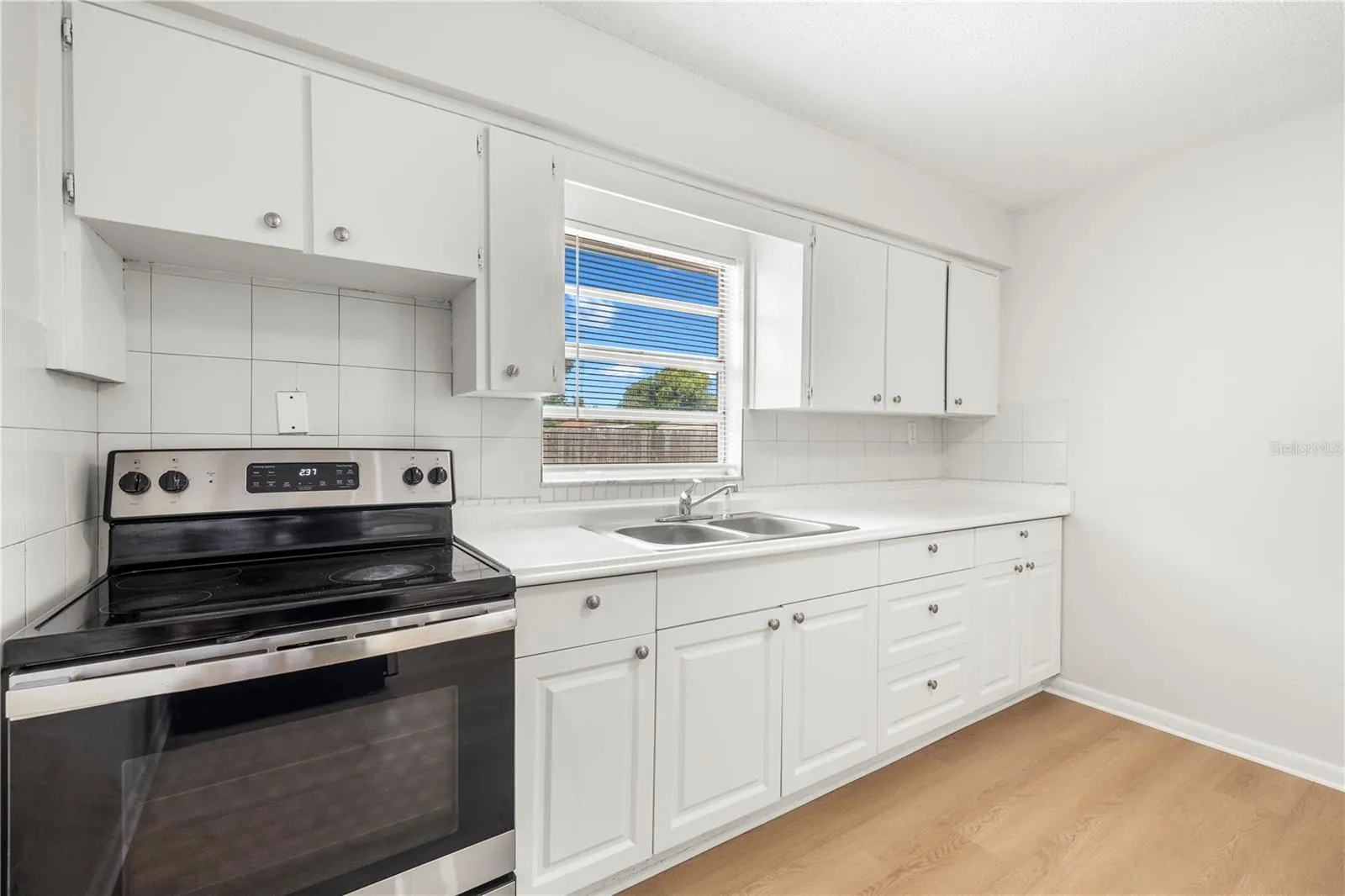 Unit B -Kitchen