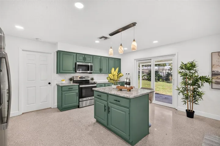 Side door leads to interior laundry room and garage