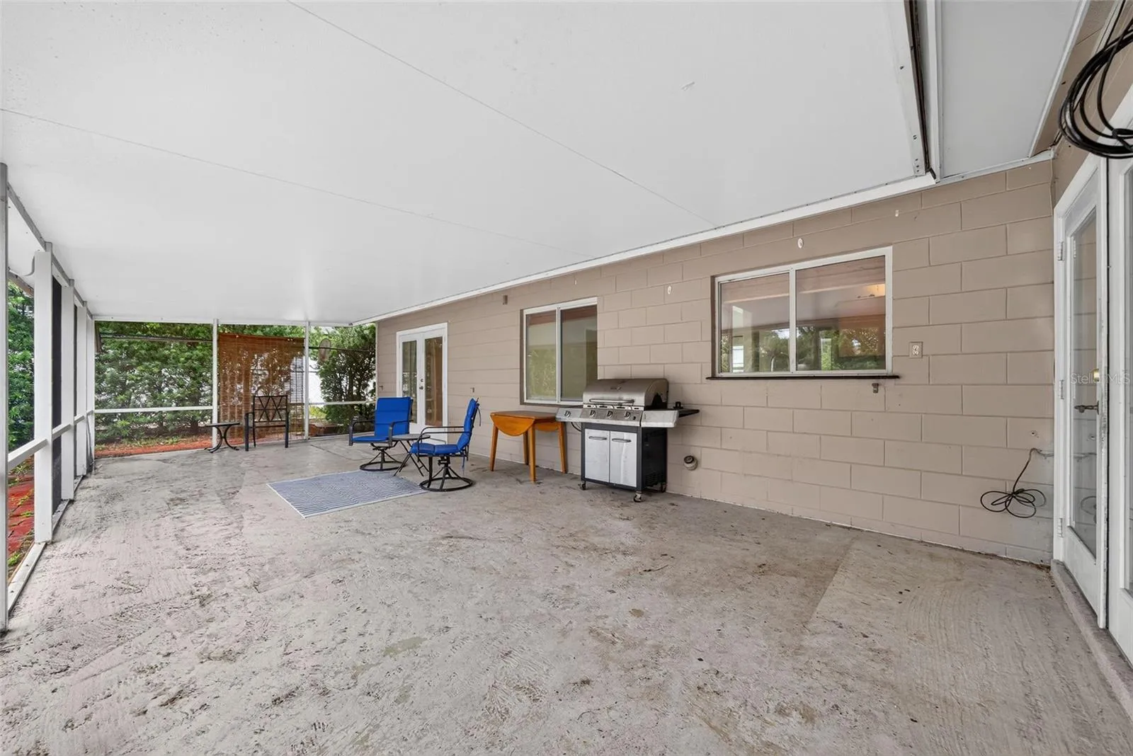 Covered rear patio
