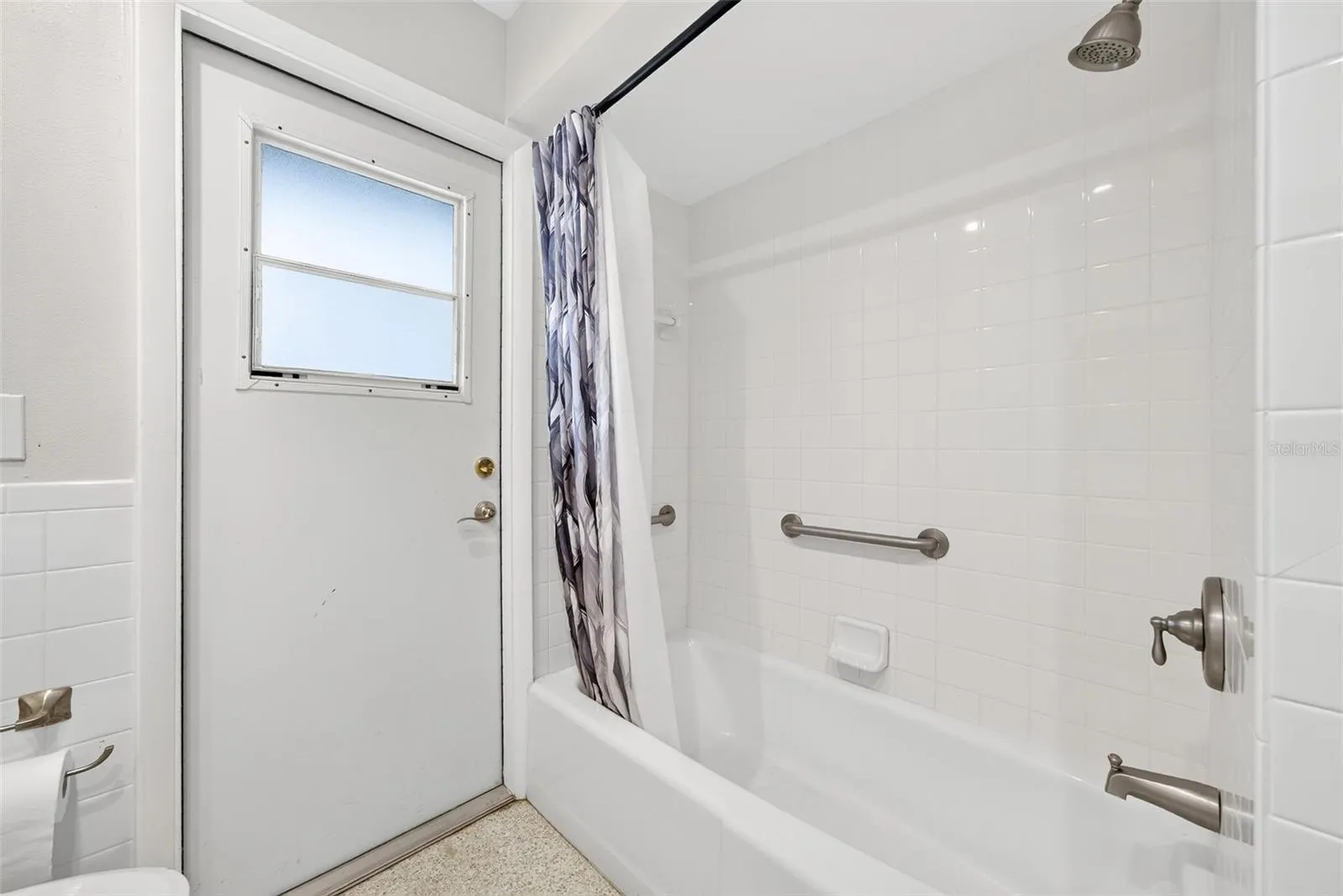 Hall bath leading to pool