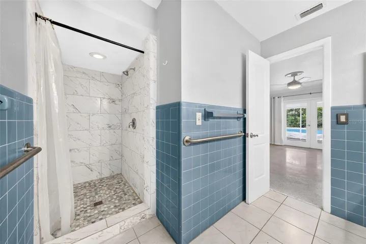 Primary bathroom ensuite