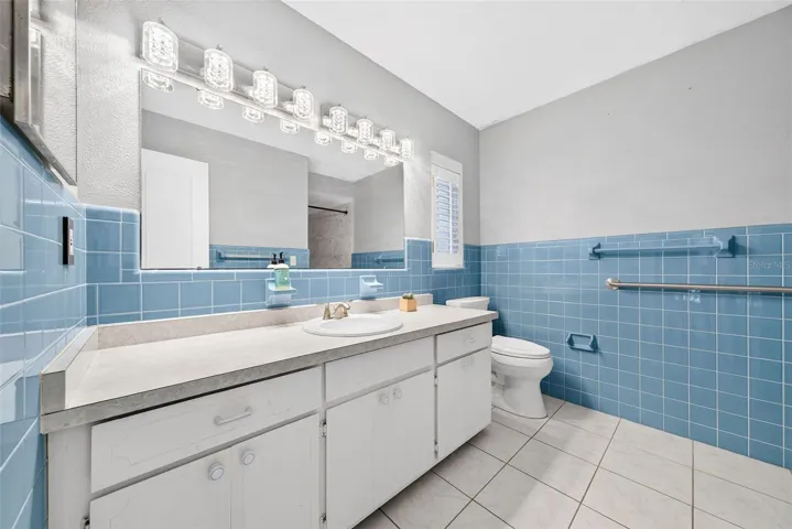 Primary bathroom ensuite