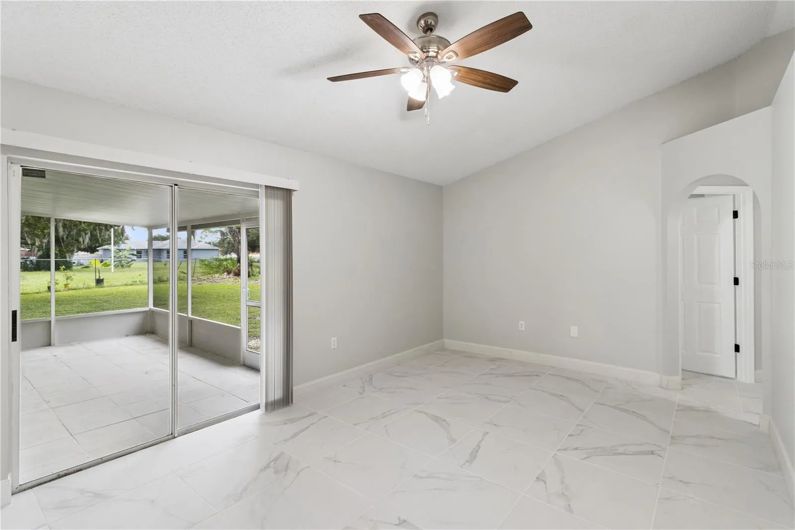 Dining Room/ Back patio