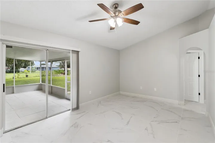 Dining Room/ Back patio
