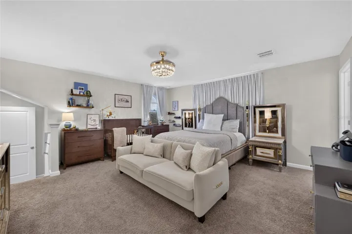 Upstairs Suite/Bedroom 5