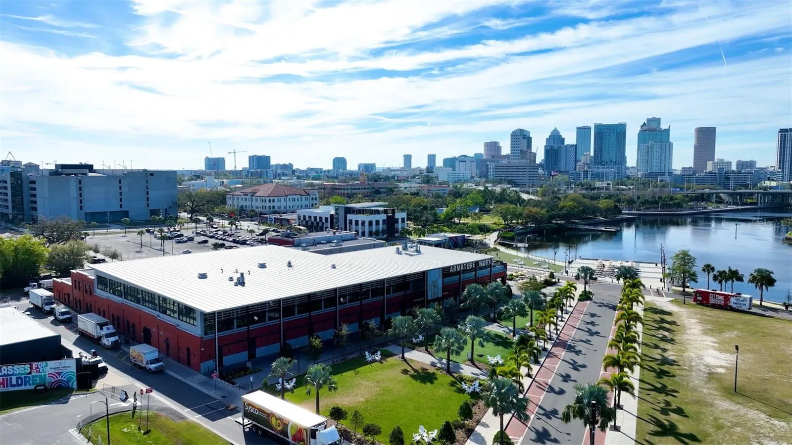 Euclid, Armature Works and Downtown Tampa all within 5 mins of each other.