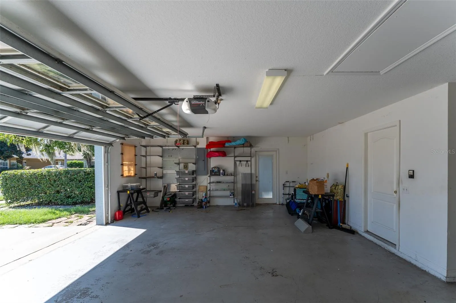 Oversized 2-car garage