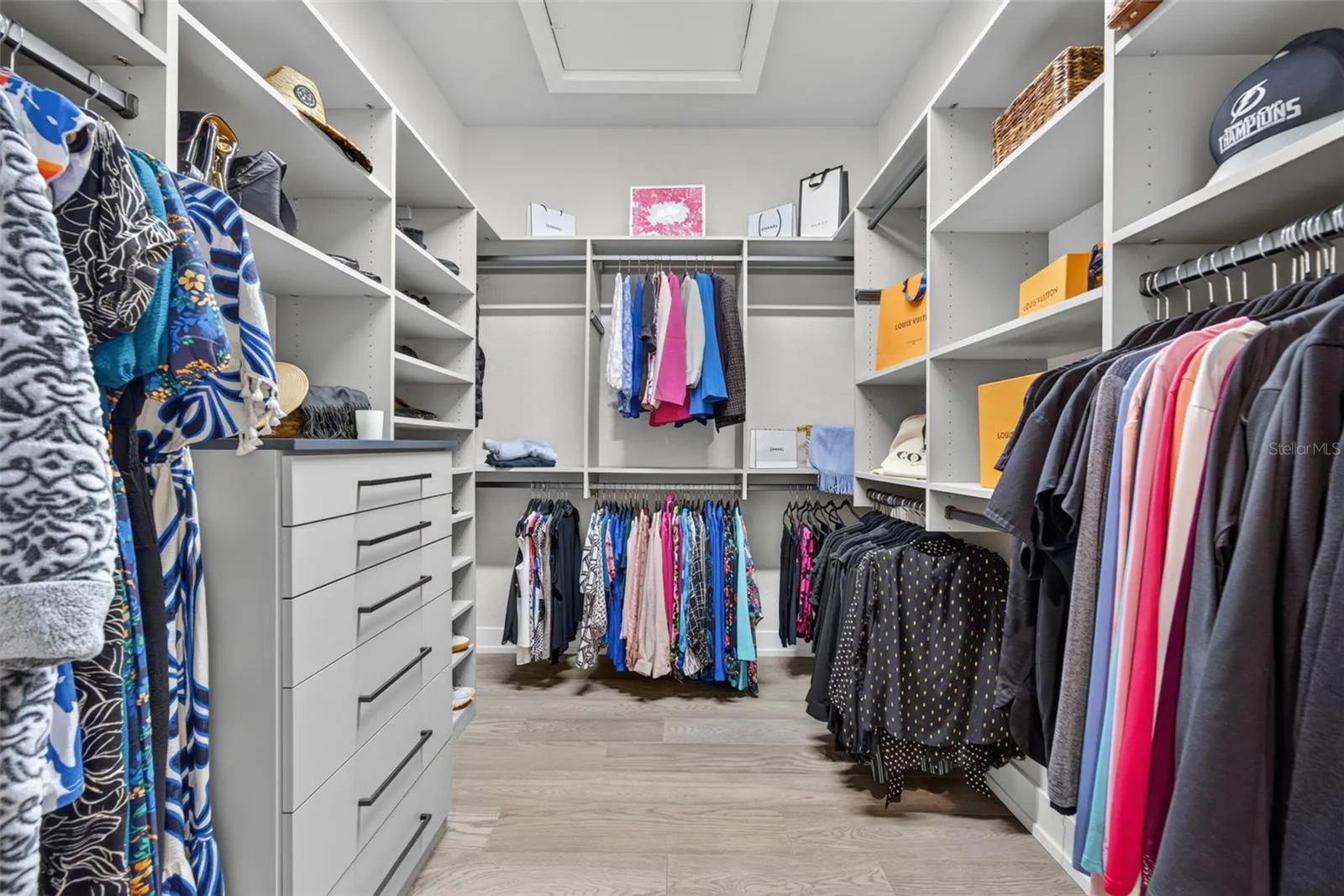 Dual Primary Closets