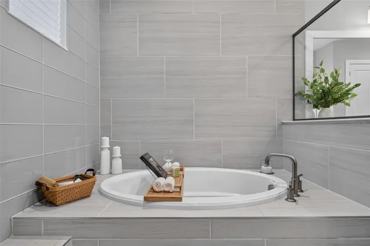 Soaking Tub Alcove