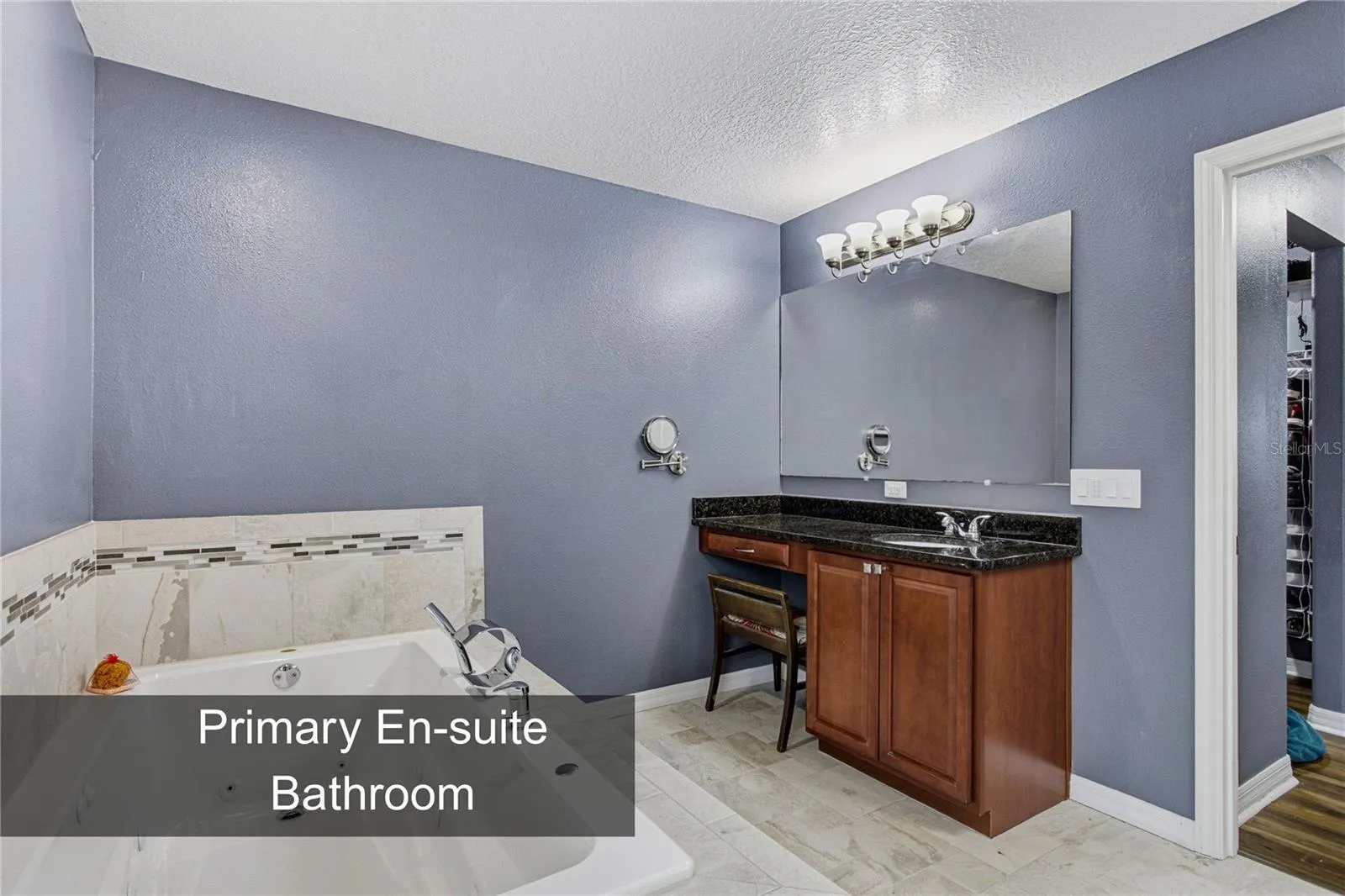 Primary En-suite Bathroom