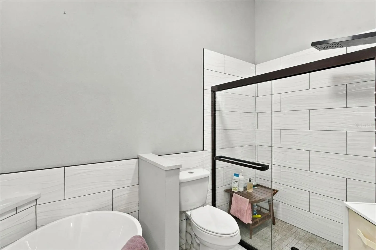 Ensuite bath.