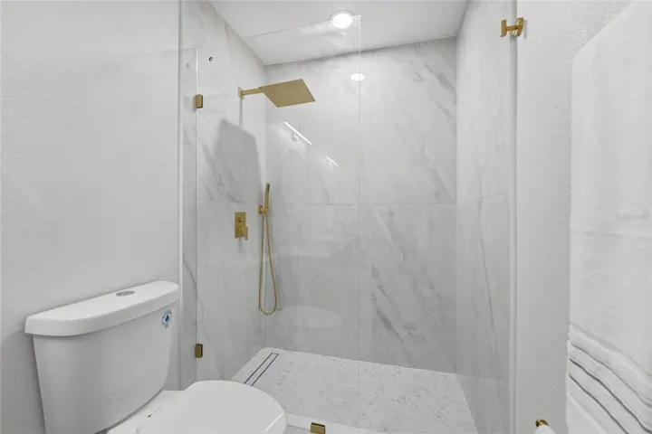 Feauturing a gorgeous porcelain-tiled walk-in shower