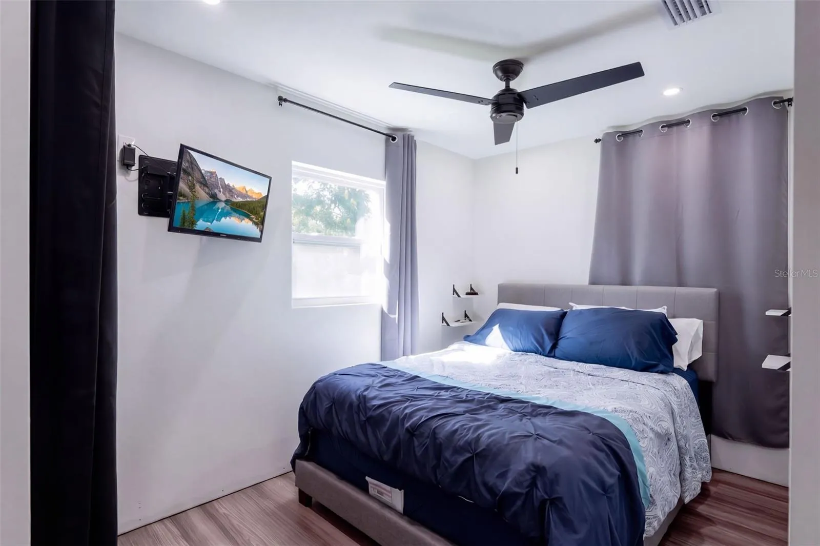 2nd bedroom