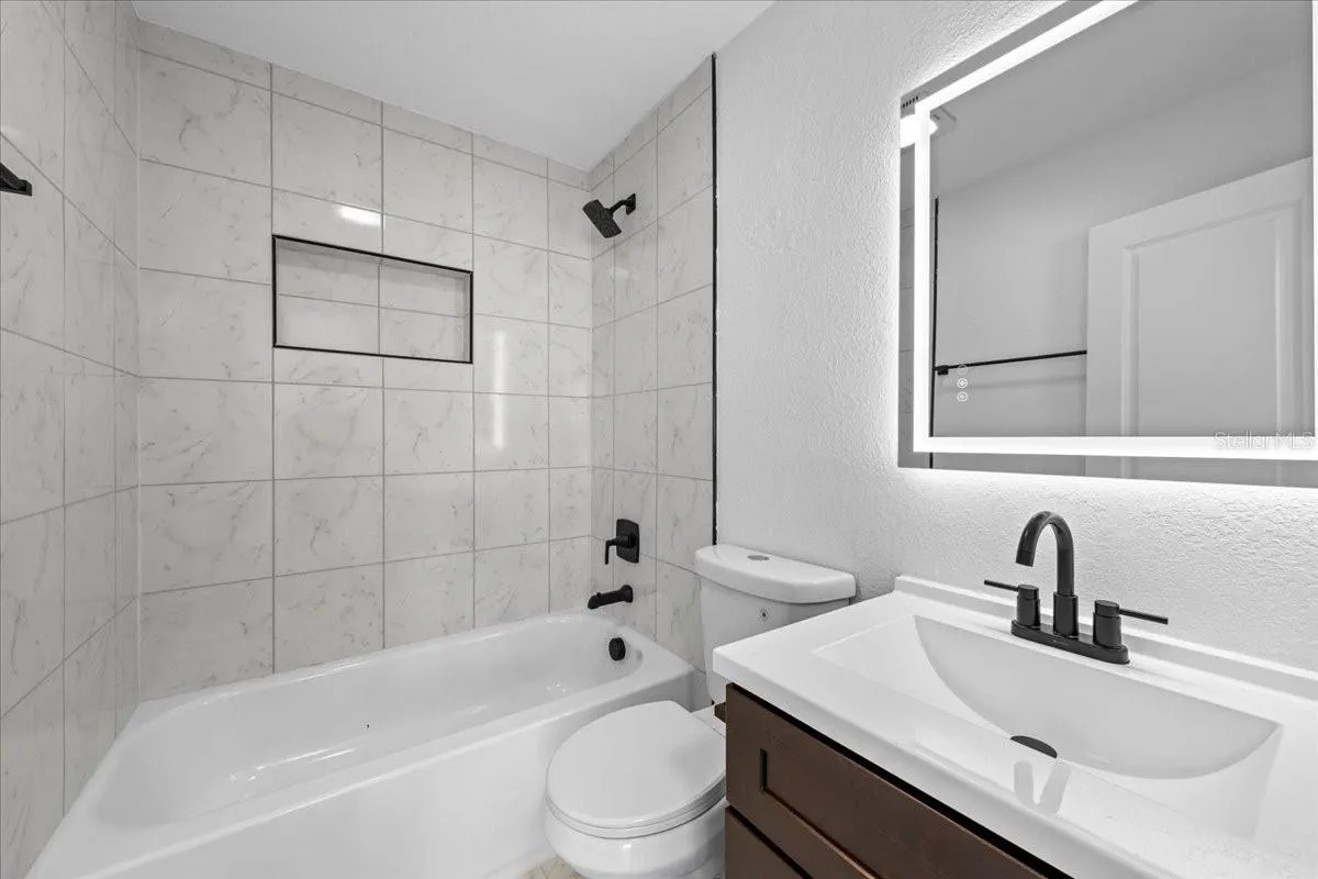 Bathroom 1 / Hallway