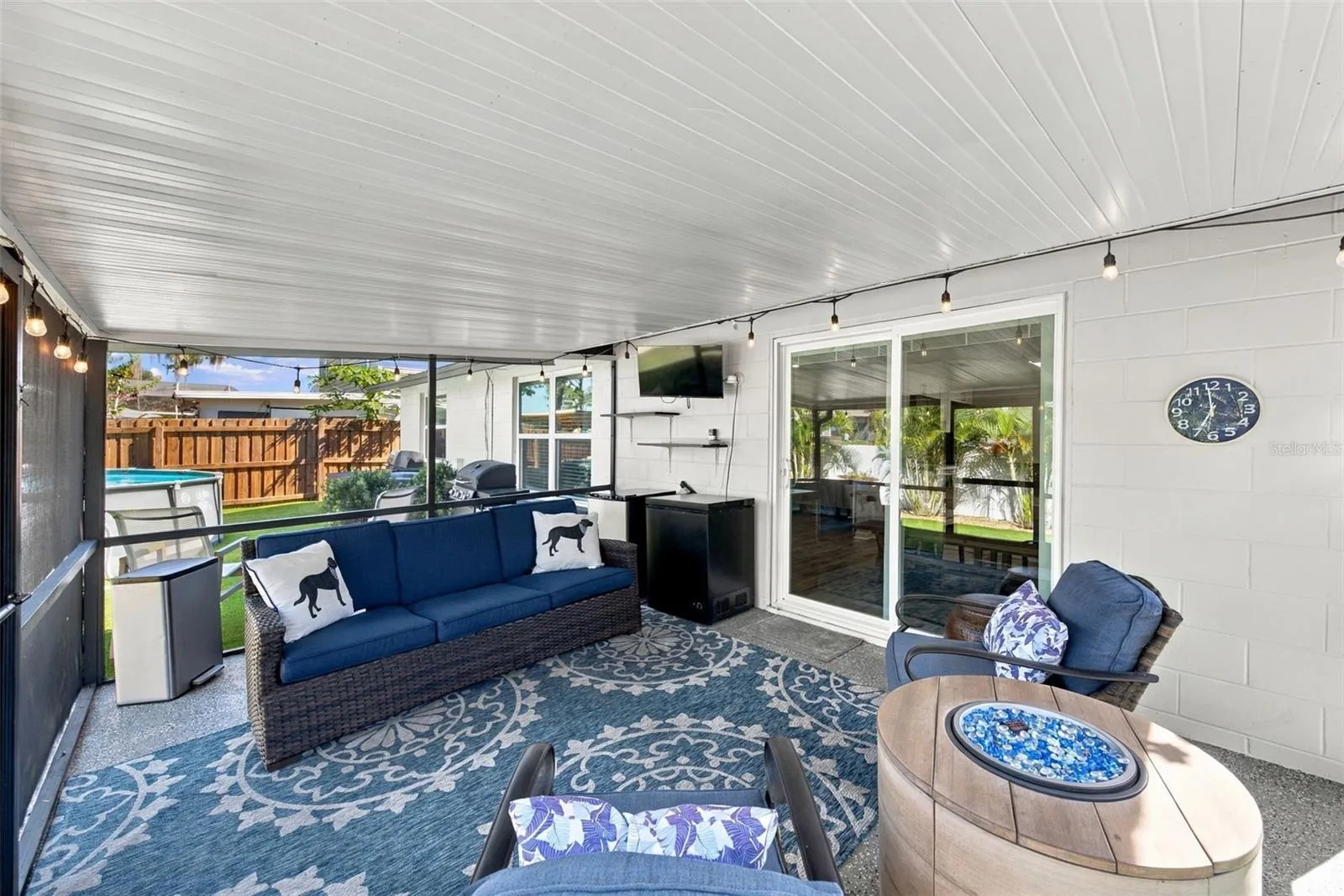 Large covered and screened lanai