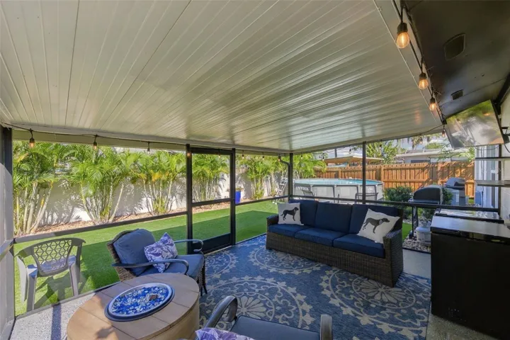- such a great feature and an absolute MUST in Florida!