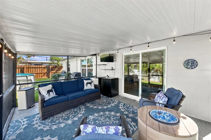 Large covered and screened lanai