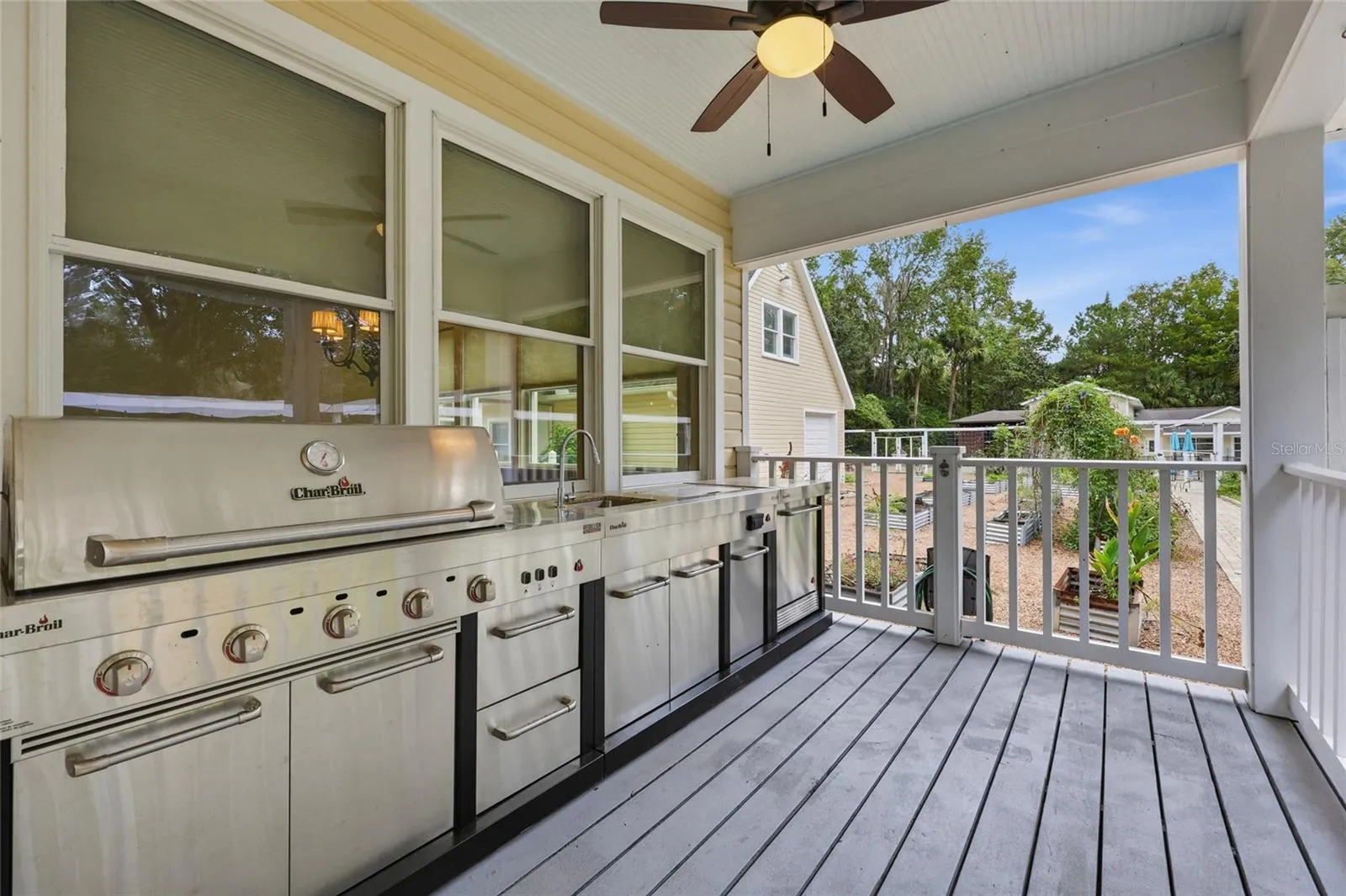 Outdoor Kitchen