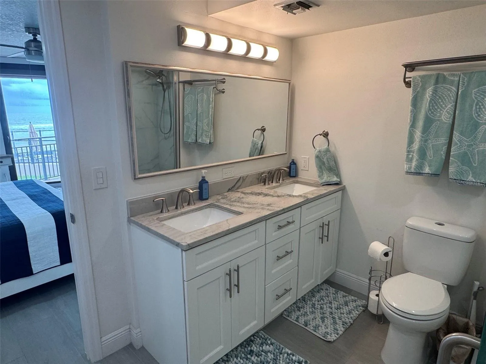 Main Bath with 2 sinks