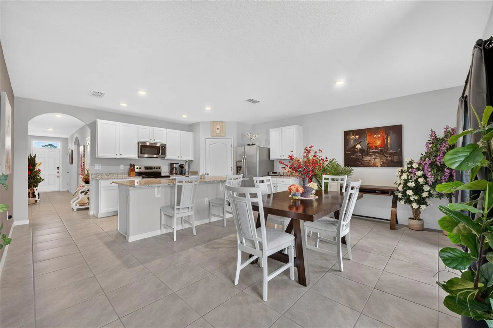 Open concept floor plan featuring a spacious kitchen and dining area.