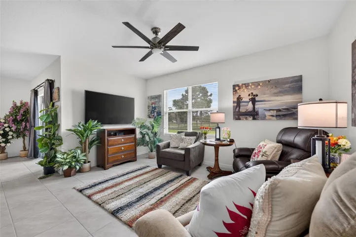 Light &amp; Bright Living Room