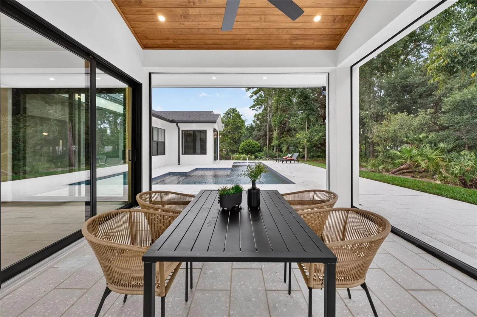 Covered lanai with motorized retractable screens