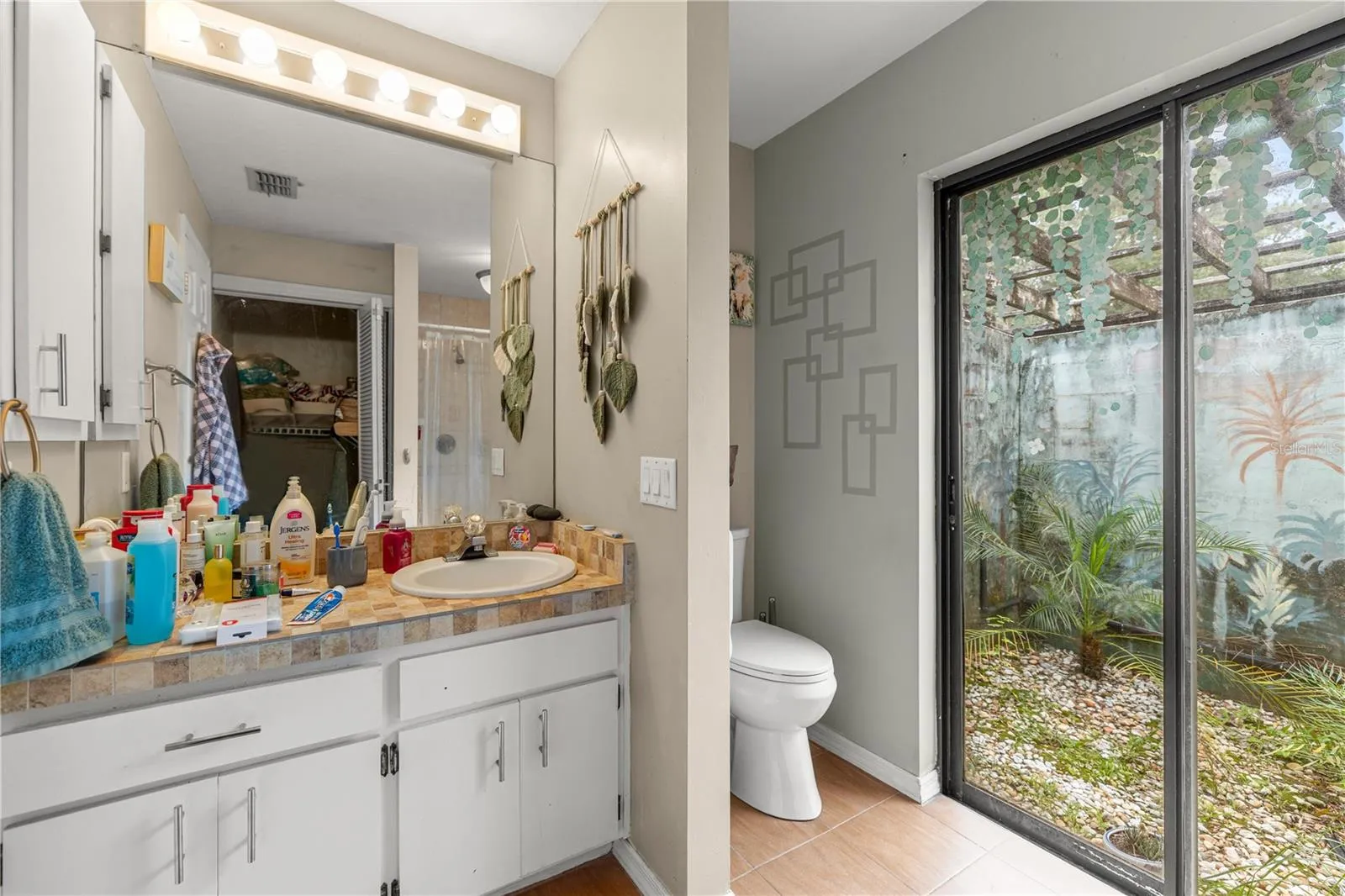 MASTER BEDROOM ENSUITE