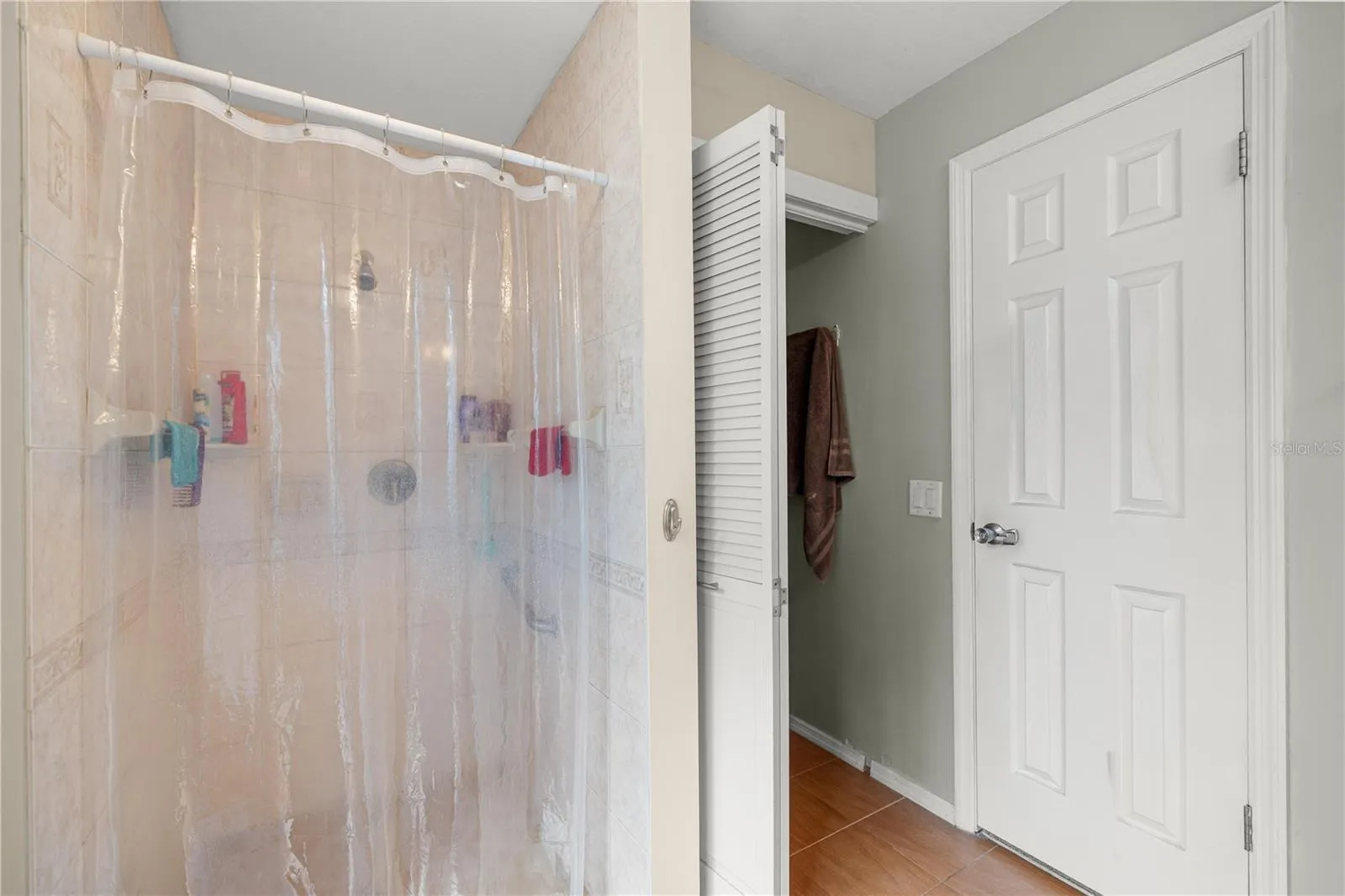 MASTER BEDROOM ENSUITE SHOWER &amp; LINEN CLOSET