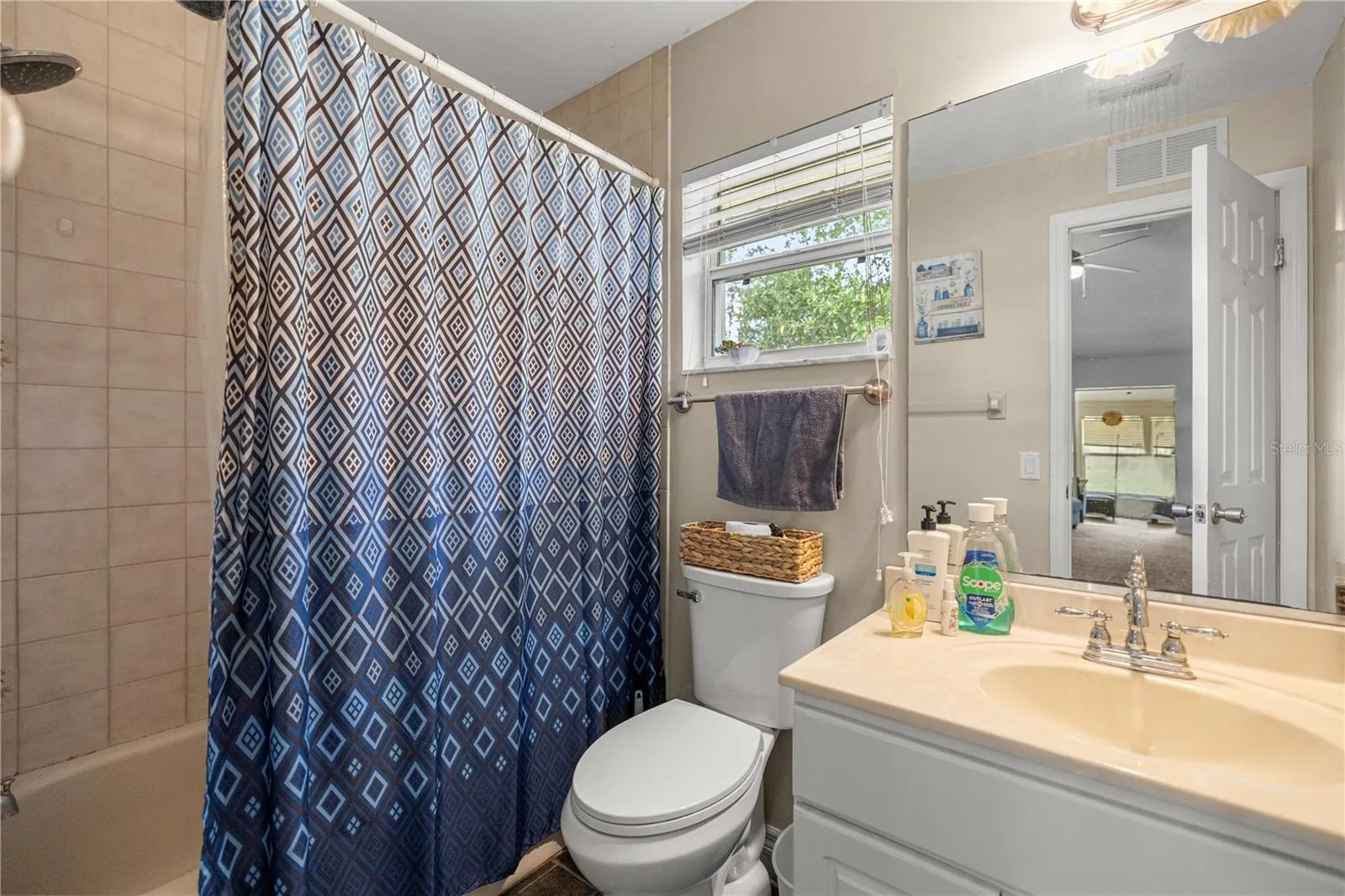 GUEST FULL TUB/SHOWER BATH &amp; VANITY