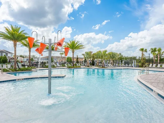 Pool splash area