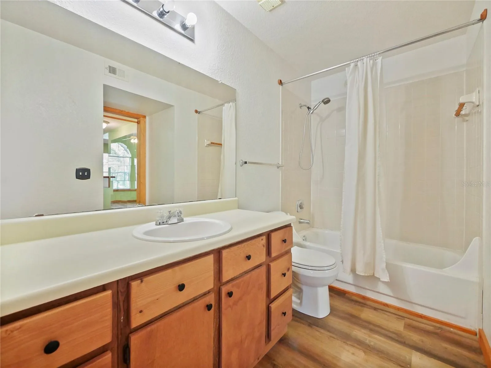 Bedroom 2 ensuite bathroom