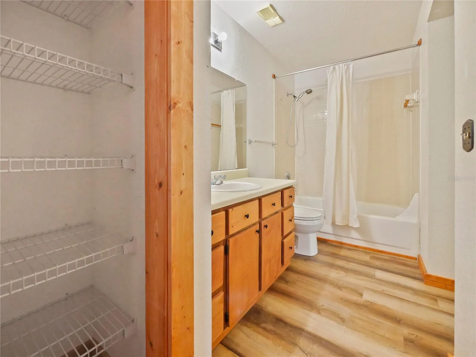Bedroom en suite bathroom