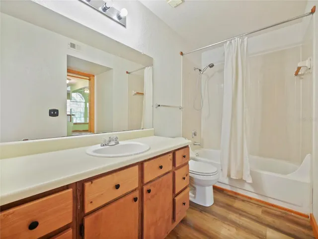 Bedroom 2 ensuite bathroom