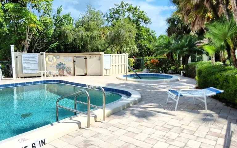 Community pool &amp; hot tub
