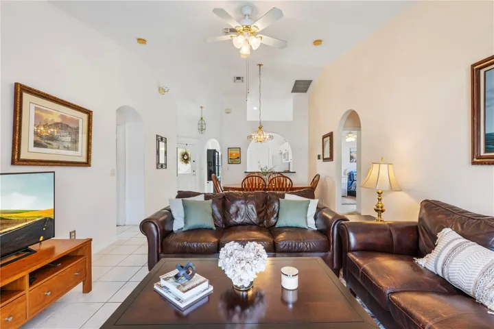 Living room/Dining room